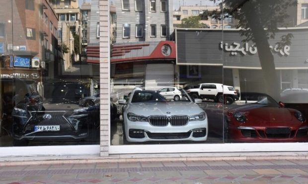 وزارت صمت: محصولات سایپا کلا از قرعه‌کشی خارج شده/ محصولات ایران‌خودرو هم تا آخر امسال از قرعه‌کشی خارج می‌شود/ کسانی که می‌خواهند خودرو بخرند از طریق بورس کالا اقدام کنند