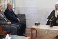 آیت‌الله مکارم شیرازی: افزایش درآمدهای نفتی در زندگی مردم احساس نمی‌شود/ حقوق کارگران و کارمندان ثابت است ولی اجناس مدام گران‌تر می‌شوند/ معلوم نیست بازیگر و گرداننده بازار ارز کیست؟ دولت سبب افزایش آن می‌شود یا عرضه و تقاضا؟