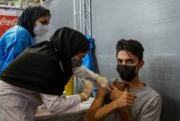 آمار فوتی‌های واکسن نزده کرونا ۱۰ تا ۴۰ برابر بیشتر از افراد واکسینه است