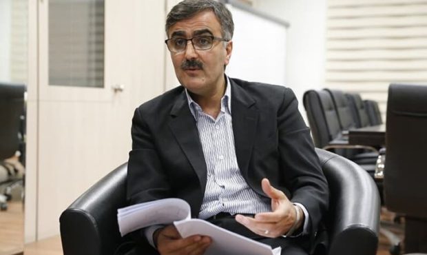 رئیس کل بانک مرکزی: ذخایر ارزی کشور بیش از ۲۰ میلیارد دلار افزایش یافته و در خارج از کشور در دسترس ما قرار دارد/ افزایش نرخ ارز در روزهای اخیر را واقعی نمی‌دانم/ در بازار آزاد ورود خواهیم کرد و نرخ سازی می‌کنیم؛ نگران نباشید حواسمان به بازار ارز هست