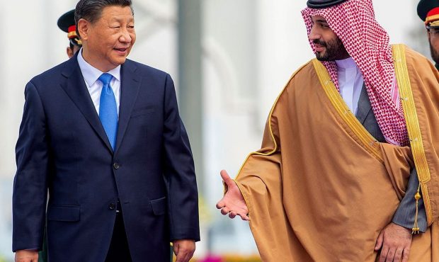 المانیتور: چین «طرح B» خود را در رابطه با ایران و اعراب کلید زد/ چین می‌داند تهران در روابط خارجی اش، جایگزینی برای پکن ندارد/ چین برای اولین بار تلاش کرد اعراب را به قیمت نارضایتی ایران، خشنود کند/ فاصله گیری پکن از سیاست توزان بین دولت‌های عرب خلیج فارس و تهران