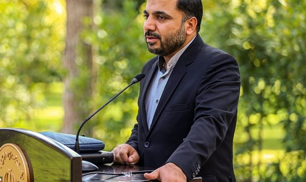 وزیر ارتباطات: رفع فیلتر برخی سرویس‌های محدود شده طی روز‌های آینده/ دو پلتفرم اینستاگرام و واتس اپ فعلا شامل این اتفاق نمی‌شوند/ کلاب هوس هم در روزهای آینده رفع فیلتر می‌شود