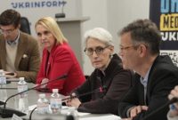 وندی شرمن: روسیه به دلیل مواجه شدن با کمبود در توان موشکی و پهپادی خود به ایران و کره شمالی روی آورده/ آمریکا نگران روابط ایران و روسیه است وندی شرمن: روسیه به دلیل مواجه شدن با کمبود در توان موشکی و پهپادی خود به ایران و کره شمالی روی آورده/ آمریکا نگران روابط ایران و روسیه است