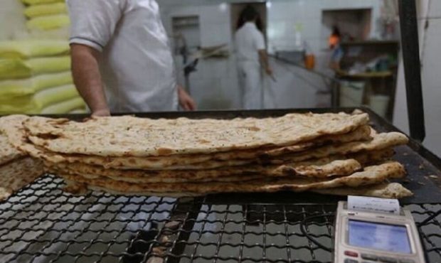 مشاور وزیر اقتصاد: در فاز دوم طرح یارانه نان، مردم می‌توانند به کیفیت نان یک نانوایی رتبه دهند/ سوابق نان خریدن مردم در یک اپلیکیشن قابل مشاهده خواهد بود