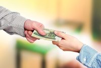 مصوبه جدید مجلس: تعیین مالیات بر مجموع درآمد اشخاص حقیقی/ افراد با درآمد ۱۲۰ میلیون تومان در سال (۱۰ میلیون در ماه) از مالیات معافند/ کسانی که ۸۴ میلیون تومان در سال (۷ میلیون در ماه) درآمد مازاد دارند، باید ۱۰ درصد مالیات بدهند/ این مالیات به صورت پلکانی افزایش می‌یابد/ افرادی که ۴۰۸ میلیون تومان در سال (۳۴ میلیون در ماه) درآمد مازاد دارند، باید ۳۰ درصد مالیات بدهند