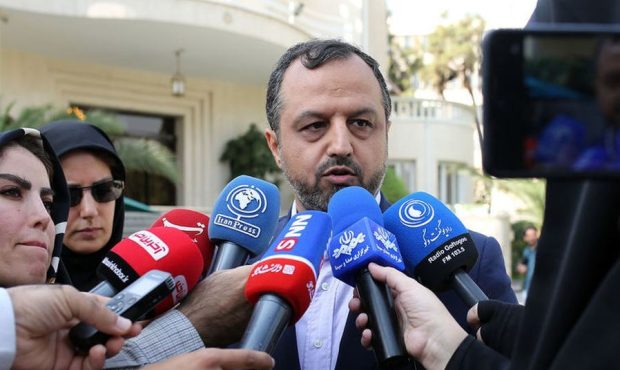 وزیر اقتصاد: بانک مرکزی در تامین ارزهای لازم برای تجارت و واردات کشور هیچ محدودیتی ندارد