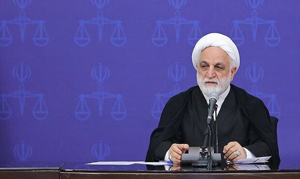رئیس قوه قضاییه: یکی از مواردی که دشمن به آن امید بسته و برای آن محاسبه کرده، مشکلات معیشتی است/ همه به دولت در حوزه رفع مسائل اقتصادی و معیشتی مردم کمک کنند