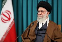 رهبر انقلاب: فعالیت سیاسی فقط این نیست که آدم بنشیند یک نقطه ضعفی در دولت یا در دستگاههای دیگر پیدا کند؛ بنا کند این را در فضای مجازی با مسخره و با توهین و… بزرگ کند/ پیام ملت در ۲۲ بهمن، حمایت کامل از انقلاب و نظام جمهوری اسلامی بود/ بعضی گفتند که جمهوری اسلامی به بنبست رسیده، خب اگر به بنبست رسیدیم، دشمن چرا اینقدر خرج میکند که ما را به زمین بزند؟ رهبر انقلاب: فعالیت سیاسی فقط این نیست که آدم بنشیند یک نقطه ضعفی در دولت یا در دستگاههای دیگر پیدا کند؛ بنا کند این را در فضای مجازی با مسخره و با توهین و… بزرگ کند/ پیام ملت در ۲۲ بهمن، حمایت کامل از انقلاب و نظام جمهوری اسلامی بود/ بعضی گفتند که جمهوری اسلامی به بنبست رسیده، خب اگر به بنبست رسیدیم، دشمن چرا اینقدر خرج میکند که ما را به زمین بزند؟