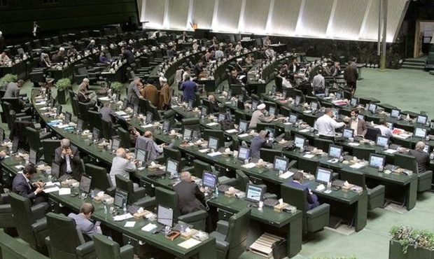 مجلس در جلسه غیرعلنی افزایش قیمت ارز را بررسی می‌کند