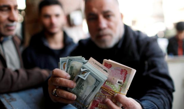 «میدل ایست آی» از قول مقامات عراقی: ضرر هنگفت ایران؛ بغداد طلب‌های تهران را به دینار داد، ایران هم با ۴۰ درصد ضرر، این پول‌ها را در بازار سیاه به دلار تبدیل کرد