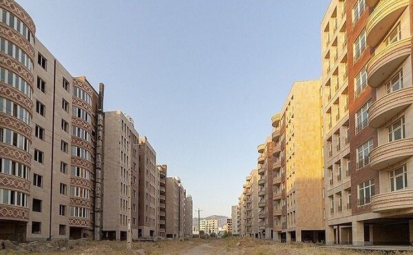 استاندار ایلام از احداث ۳۲ هزار واحد مسکونی در استان ایلام طی چهارسال آینده خبر داد استاندار ایلام از احداث ۳۲ هزار واحد مسکونی در استان ایلام طی چهارسال آینده خبر داد