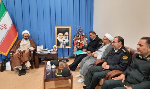 فرمانده انتظامی ایلام در دیدار با امام جمعه از افزایش ۳۳۰ درصدی کشفیات کالای قاچاق خبر داد