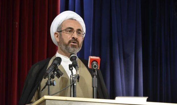 امام جمعه ایلام تاکید کرد: عدم حمایت از سرمایه گذاری در ایلام/سرمایه گذاران فرار می کنند