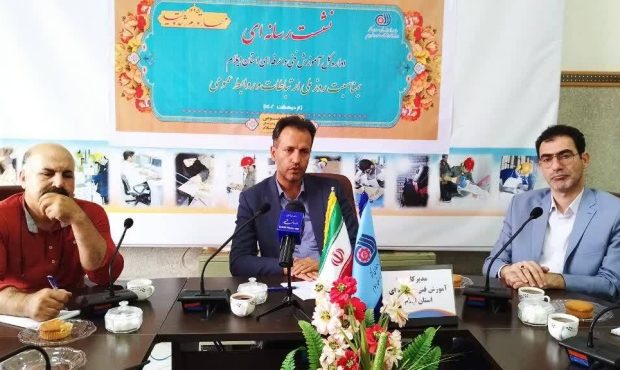 مدیرکل اموزش فنی و حرفه ای ایلام: فنی و حرفه‌ای ایلام ۵۰۰ نیروی تخصصی حوزه نفت و گاز را آموزش می‌دهد