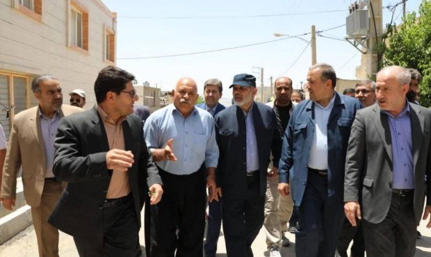 وزیر کشور از محله کارخانه نمک ایلام بازدید کرد