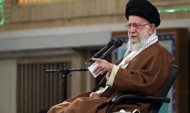 رهبر انقلاب: در برخی مسئولین گذشته فکری وجود داشته که آموزش و پرورش را از دولت جدا کنیم، بدهیم دست بخش‌های خصوصی؛ این برای نابود کردن کشور فکر خوبی است!