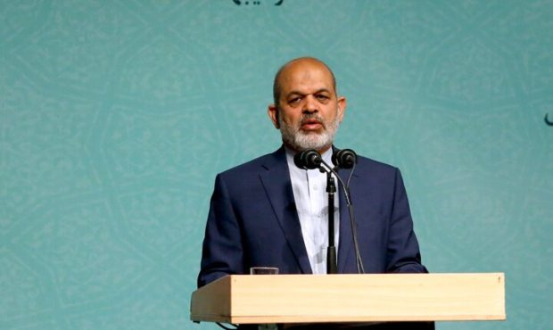 وزیر کشور: گذرنامه ارزان برای زائران اربعین تهیه می‌شود