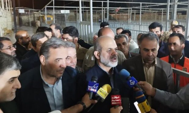 وزیر کشور در بازدید از مرز مهران خبر داد؛ رایزنی‌ با طرف عراقی برای صدور گذرنامه اختصاصی در اربعین
