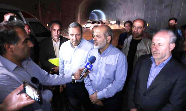 وزیر کشور خبر داد: تکمیل تونل های مسیر ایلام – مهران در مراحل پایانی است