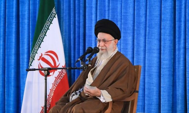 رهبر انقلاب: توافق اشکالی ندارد اما زیرساختهای موجود صنعت هستهای نباید دست بخورد رهبر انقلاب: توافق اشکالی ندارد اما زیرساختهای موجود صنعت هستهای نباید دست بخورد