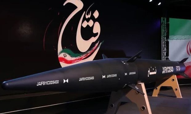 «فتاح» موشک هایپرسونیک سپاه رونمایی شد