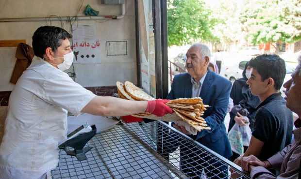 هدف دولت از اجرای طرح هوشمندسازی یارانه آرد و نان، ترمیم و ارتقای اقتصاد نانوایی‌هاست