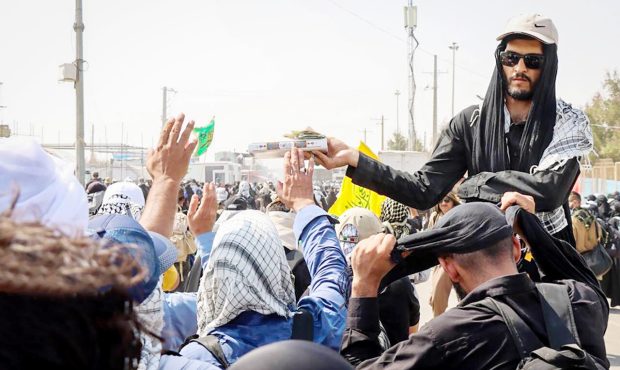 مدیرکل راهداری و حمل و نقل جاده‌ای ایلام از ورود ۳۷ هزار زائر اربعین از مرز مهران به عراق خبر داد