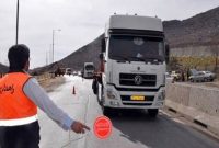رئیس پلیس راه استان ایلام از ممنوعیت تردد کامیون و تریلرها در محورهای منتهی به مهران خبر داد