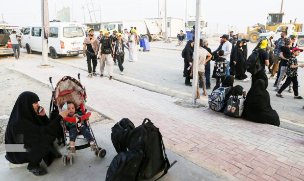 زائران و موکب داران نسبت به گرمای هوا و سرعت باد در مرز مهران هوشیار باشند