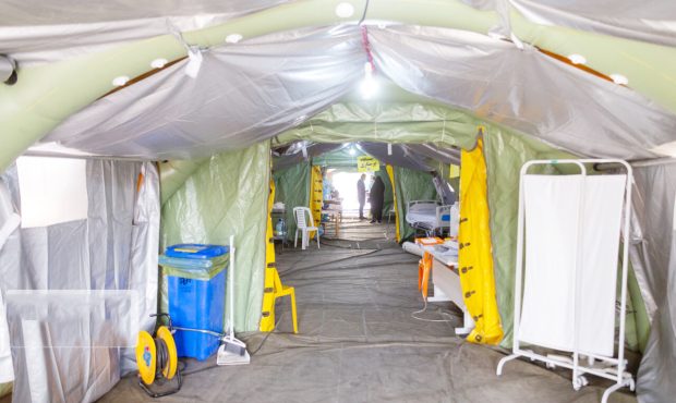 رئیس دانشگاه علوم پزشکی ایلام خبر داد: سه بیمارستان صحرایی در مرز مهران دایر می شود