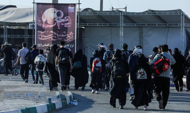 معاون استانداری ایلام خبر داد: تردد ۱۴۰ هزار زائر طی ۱۸ ساعت گذشته از مرز مهران