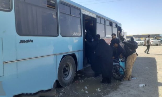 فرماندار مهران خبر داد: ۱۲۵ دستگاه اتوبوس تا ساعت ۱۲ امشب به مرز مهران وارد می شود