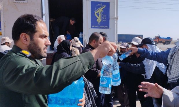 فرمانده سپاه امیرالمومنین (ع) ایلام از تداوم خدمات رسانی سپاه به زائران اربعین در مرز مهران خبر داد فرمانده سپاه امیرالمومنین (ع) ایلام از تداوم خدمات رسانی سپاه به زائران اربعین در مرز مهران خبر داد