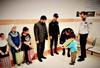 سربازان ایلامی حقوق خود را برای تهیه نوشت‌افزار فرزندان زندانیان نیازمند هدیه دادند