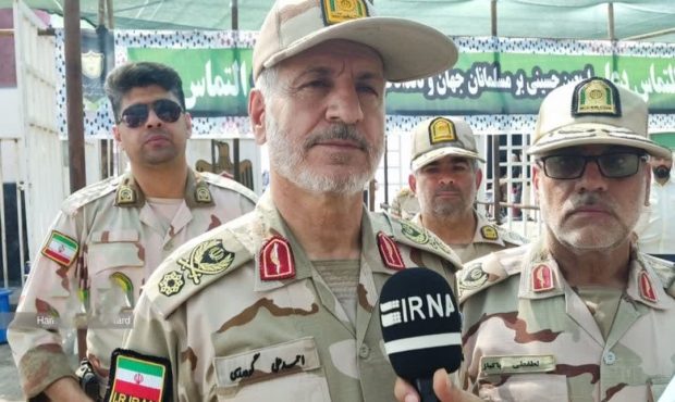 زائران با نگاه مرزبانان بدرقه دیار عشق شده و با استقبال آن ها وارد کشور می شدند