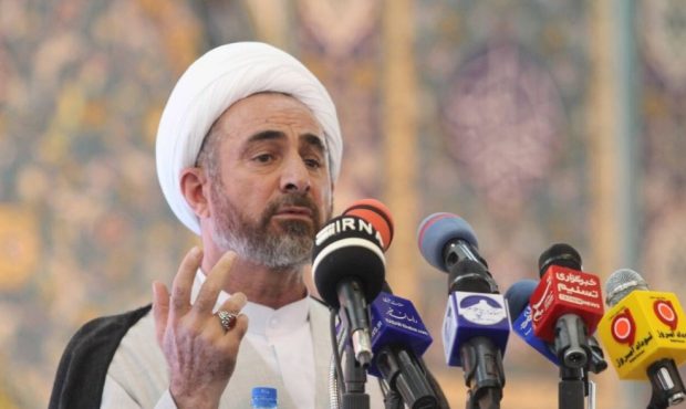 حجت الاسلام و المسلمین کریمی‌تبار تاکید کرد: حضور میدانی استاندار ایلام و معاونین در ایام اربعین آثار و برکات خوبی داشت