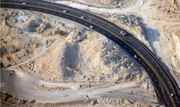 یکی از مهم ترین برنامه های دولت در استان چهار خطه کردن مسیر ایلام به مهران و تسهیل در تردد زوار اربعین بوده است