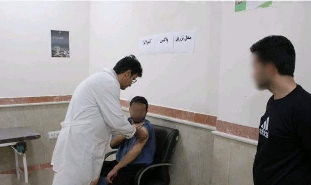 تزریق واکسن آنفلوانزا برای زندانیان استان ایلام