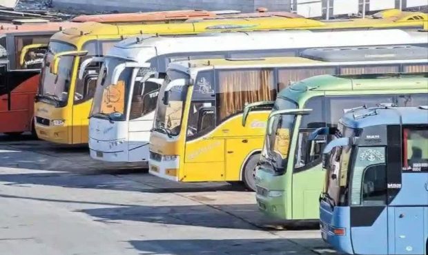 شرکت‌های مسافربری پایانه شهدای ایلام مکلف به تامین اتوبوس مورد نیاز مسافران شدند