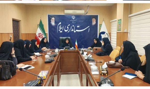 مدیر کل امور زنان و خانواده استانداری ایلام: وظیفه همه آحاد جامعه نیز شرکت و تشویق به مشارکت و حضور حداکثری در پای صندوق‌های رای است