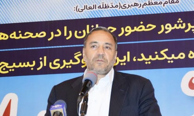 بسیج درخت تنومندی است که در طول ۴ دهه از عمر با برکت انقلاب اسلامی و علیرغم همه طوفان‌های شدید، اما همچنان استوار ایستاده است