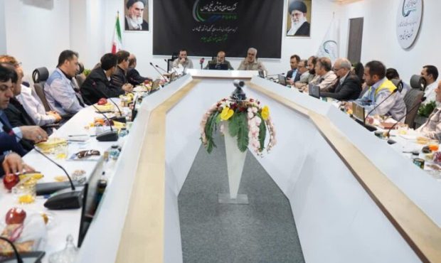 مدیرعامل هلدینگ خلیج فارس خبر داد: مشکل خوراک پتروشیمی ایلام به زودی برطرف میشود مدیرعامل هلدینگ خلیج فارس خبر داد: مشکل خوراک پتروشیمی ایلام به زودی برطرف میشود