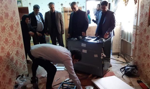 مدیر کل ستاد اجرایی فرمان حضرت امام (ره) خبر داد: توزیع لوازم خانگی در بین تعدادی از سیل‌زدگان شهرک سرطاف ایلام