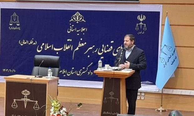 باید در جهت توسعه کشور امور تخصصی به متخصصین و امور عمومی به مردم سپرده شود