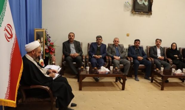 امام جمعه ایلام در جمع مدیران بیمه: اطلاع رسانی فرهنگ بیمه در مشاغل مختلف جامعه یک امر ضروری است