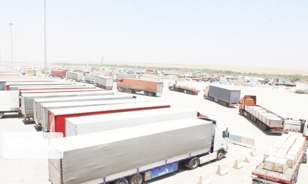 مدیرکل راهداری و حمل و نقل جاده ای استان از ترانزیت یک میلیون و ۲۸۵ هزار تُن کالا از پایانه مرزی مهران خبر داد