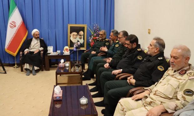 باید مجازات ها و قوانین مورد بررسی و بازنگری قرار گیرد تا مجرم به راحتی اقدام به اعمال مجرمانه نکند