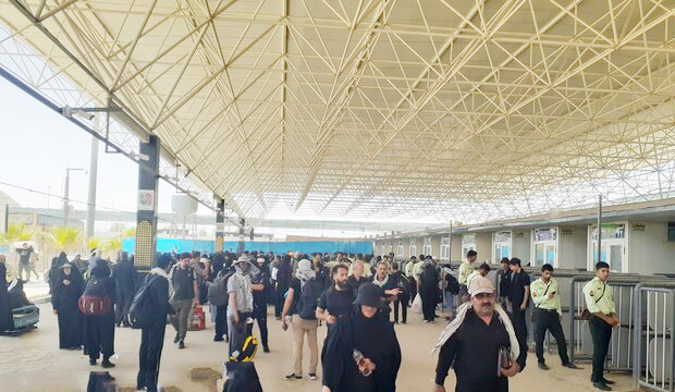 سرپرست گمرک استان ایلام خبر داد؛ انجام تشریفات گمرکی بیش از ۶ میلیون مسافر در مرز مهران سرپرست گمرک استان ایلام خبر داد؛ انجام تشریفات گمرکی بیش از ۶ میلیون مسافر در مرز مهران