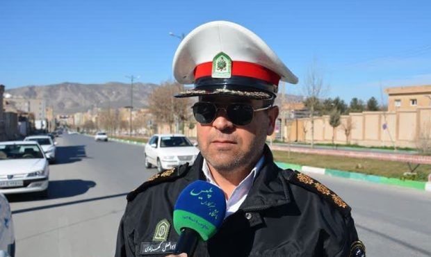 رئیس پلیس راه انتظامی استان ایلام تاکید کرد: همراه داشتن زنجیر چرخ در محورهای کوهستانی استان الزامی است