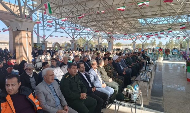 هم اکنون مراسم مهمانی لاله ها در گلزار شهدای صالح آباد با حضور نماینده ولی فقیه در استان و امام جمعه ایلام